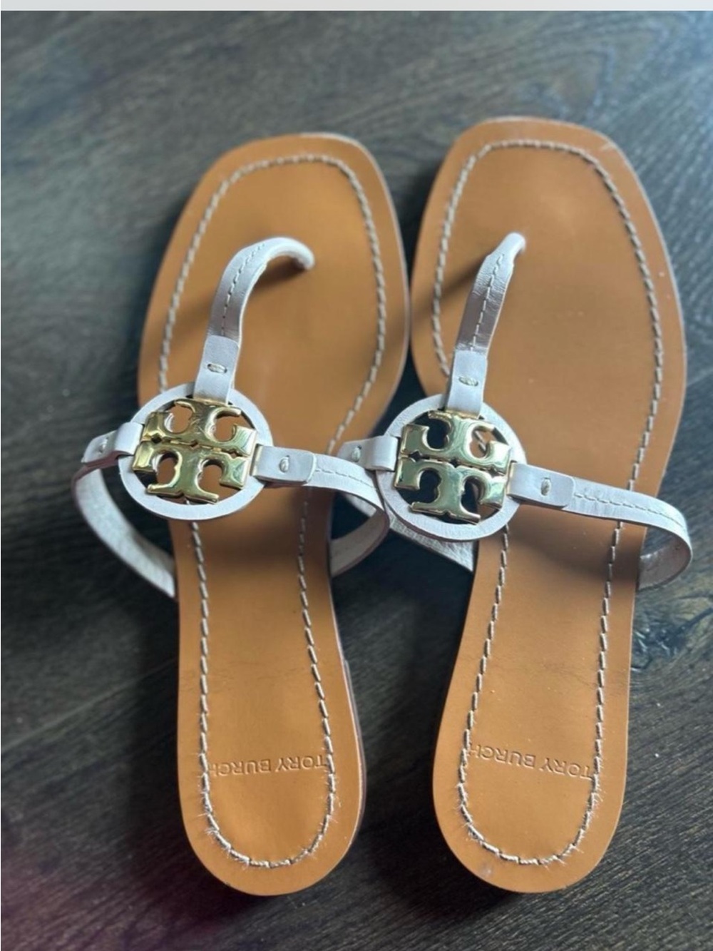 Tory Burch light pink Leather Thong Sandals with Gold Logo Medallion